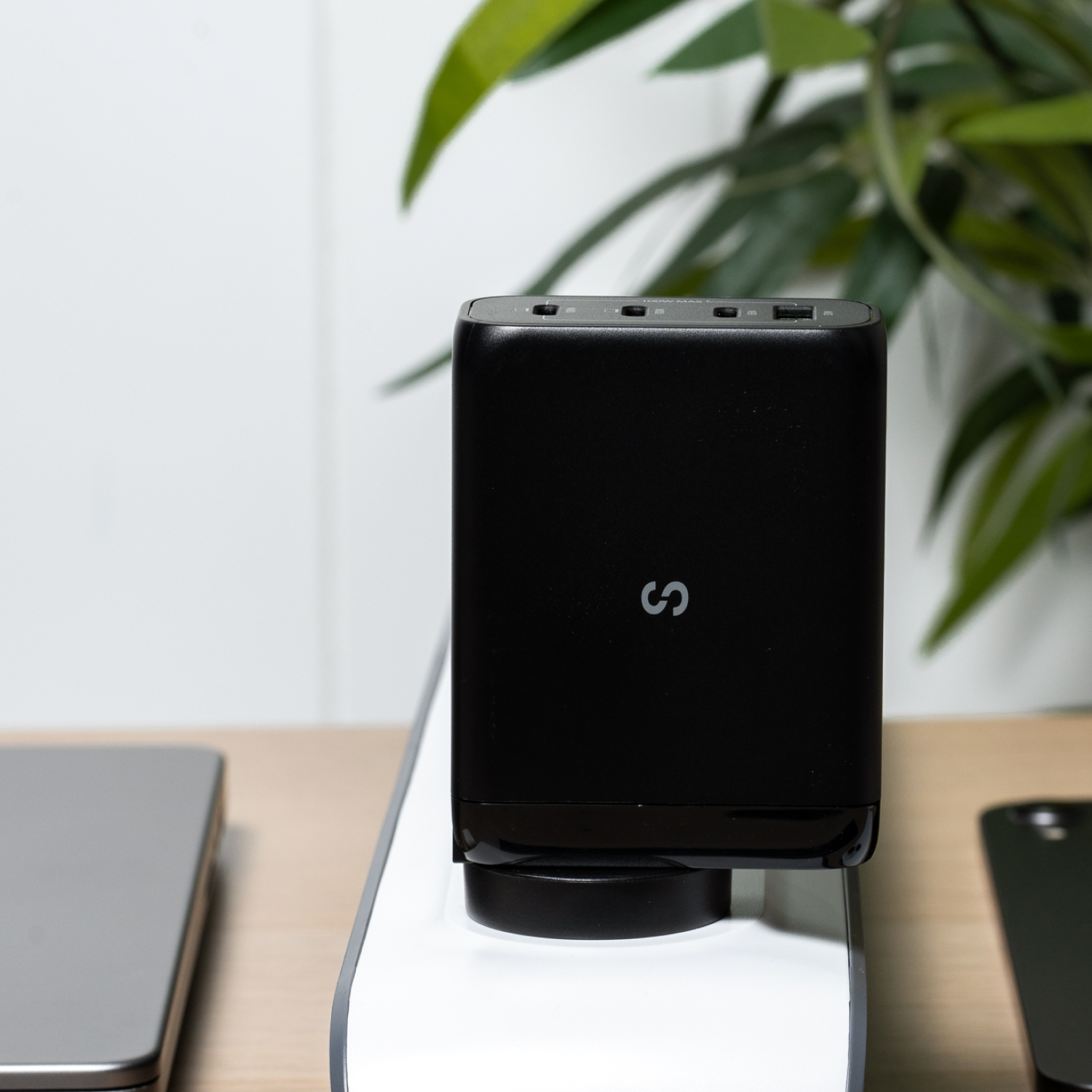 100W GaN Power Adaptor