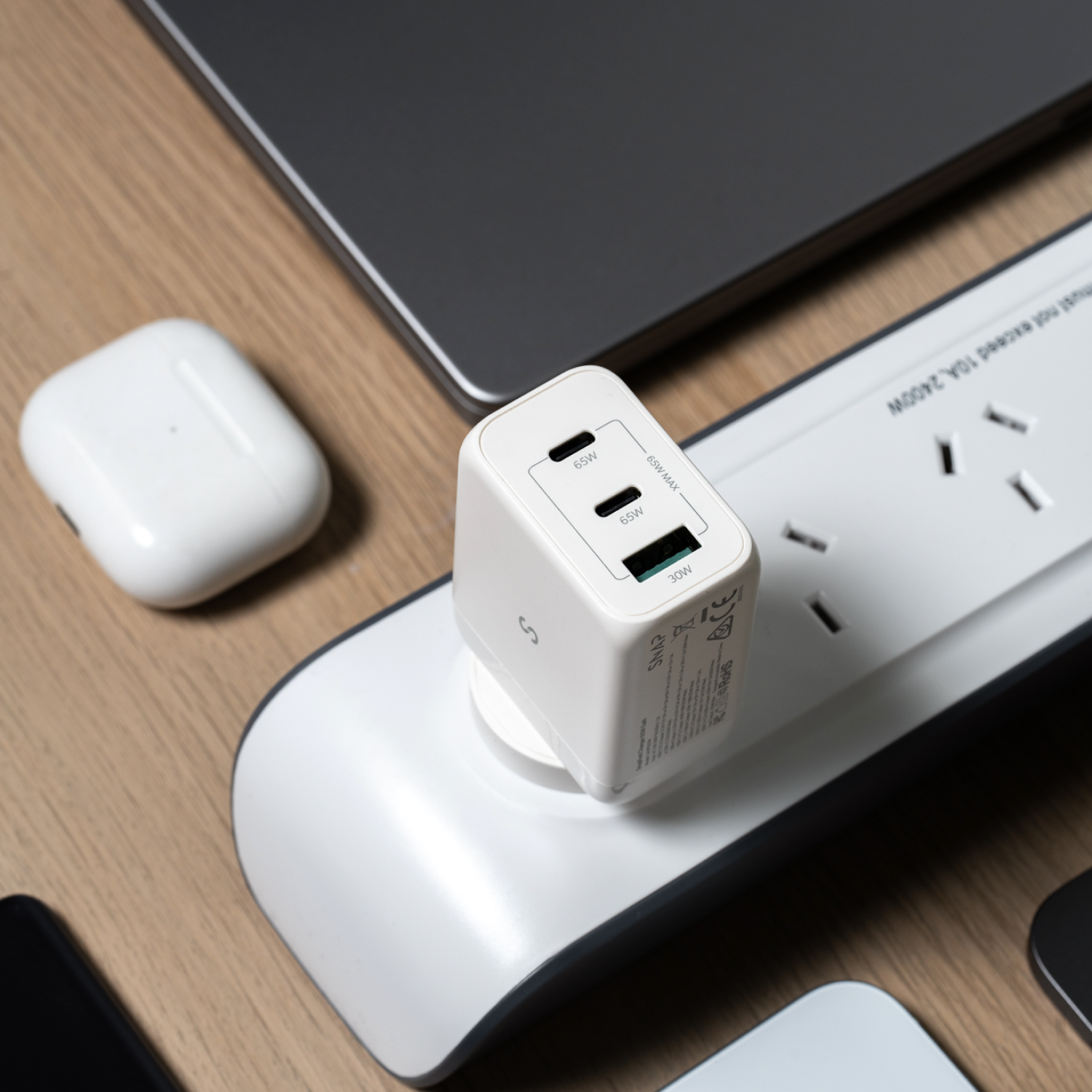 65W GaN Power Adaptor